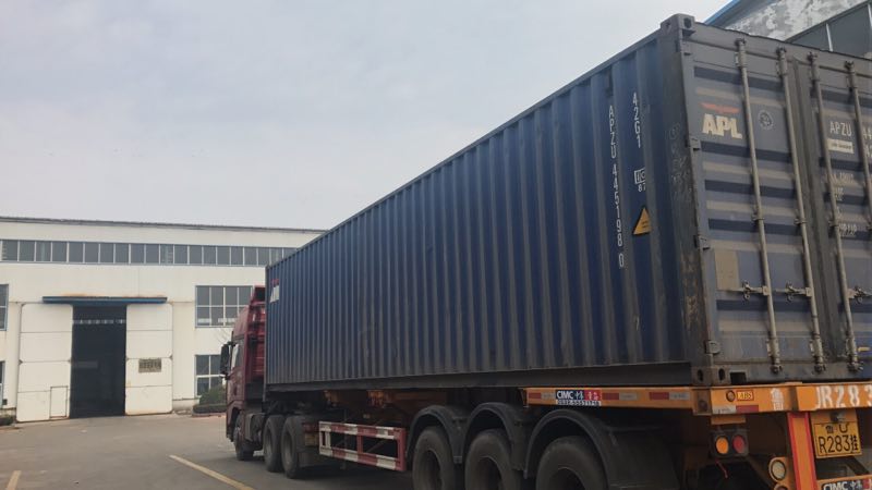 出口機(jī)床裝車(chē)發(fā)往青島港